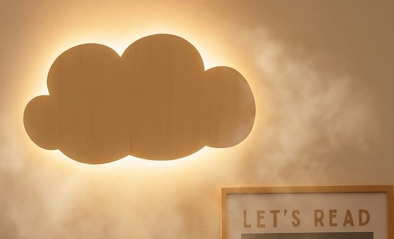 Wolkenlampe mit Wolkennebel im Kinderzimmer zur Einleitung des Einschlafrituals