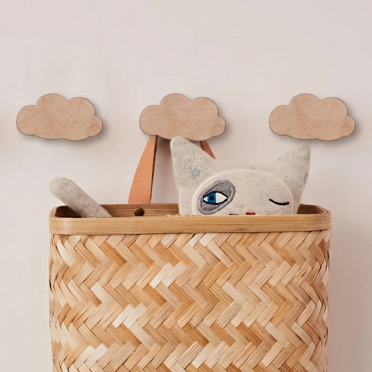 Kinderzimmer Wolken 3er-Set „Ava“ (8cm) – Dekorative Kleiderhaken & Wandaufhänger aus Echtholz für Jäckchen, Taschen & Handtücher