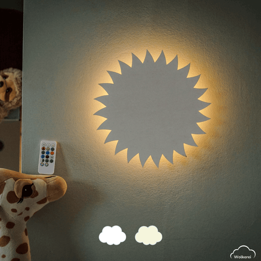 Sonne "Samira" Wandlampe für das Kinderzimmer aus Holz 30cm